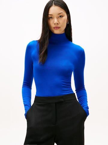 Tricou de la TOMMY HILFIGER pe albastru: față