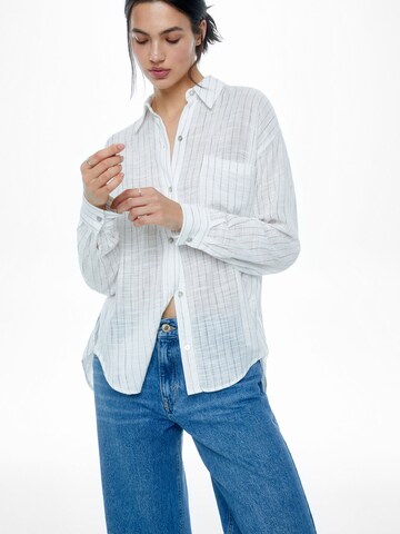 Pull&Bear Blouse in White: front