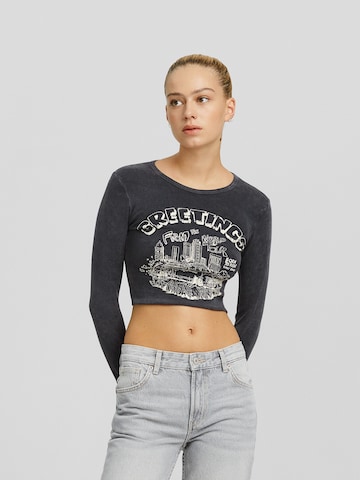 T-shirt Bershka en gris : devant