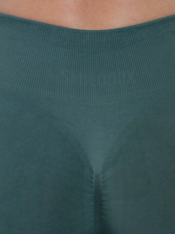 Smilodox Slimfit Shorts 'Priska' in Grün
