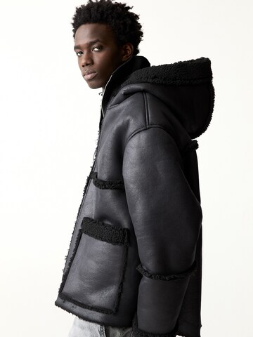 Pull&Bear Jacke in Schwarz