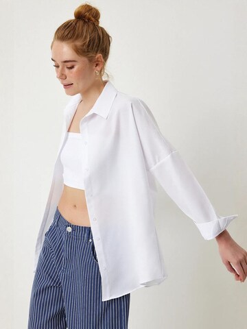Happiness İstanbul - Camisa em branco