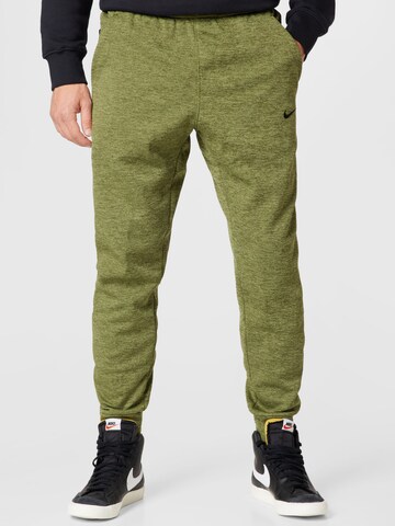 Effilé Pantalon de sport NIKE en vert : devant