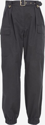 Influencer Cargo Pants in Black: front