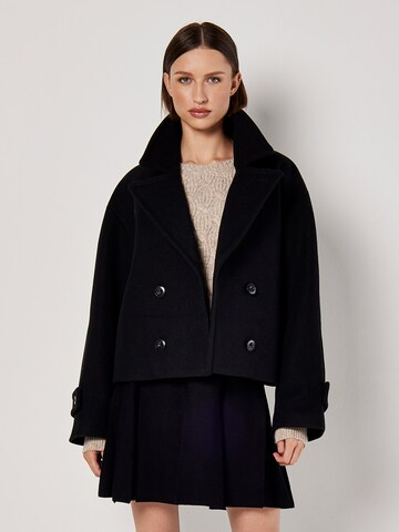Apricot Winter coat 'Pea' in Black: front