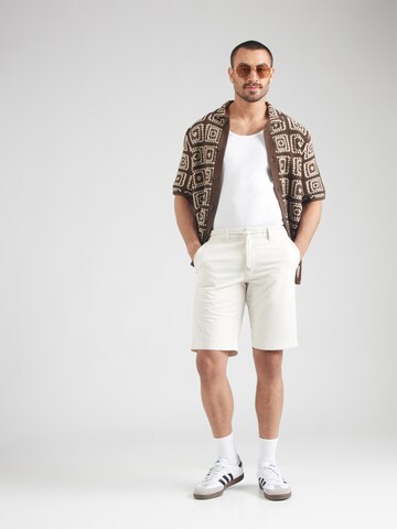 s.Oliver - regular Pantalón chino 'Phoenix' en blanco