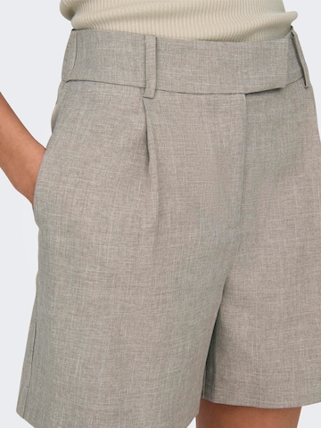 ONLY Voľný strih Plisované nohavice 'LINDA' - Sivá