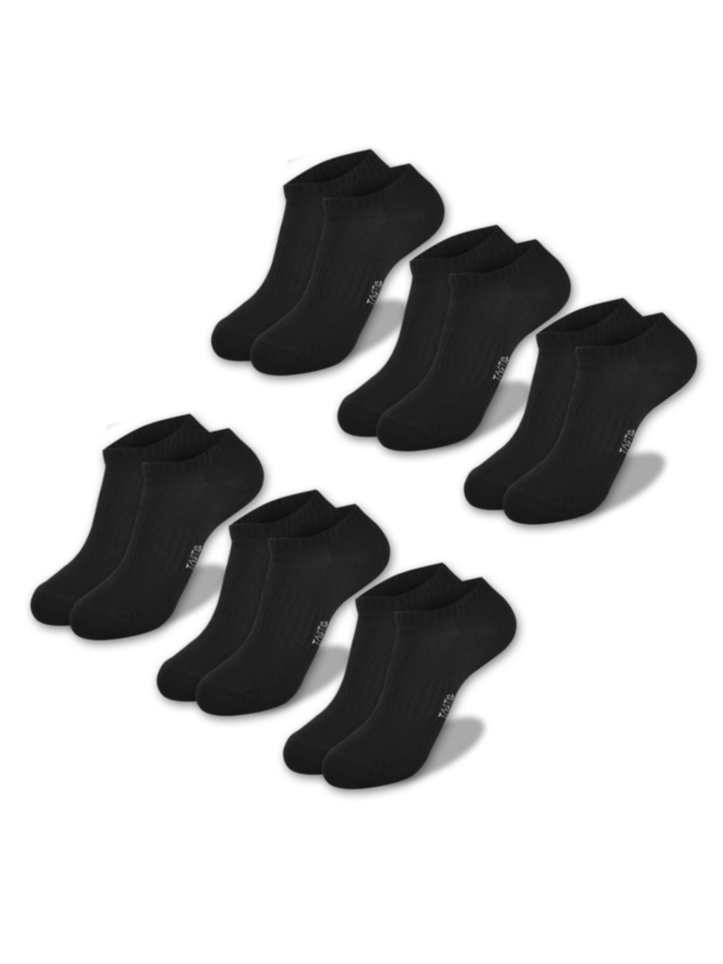 Tastiq Ankle Socks in Black: front