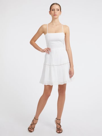 GUESS Φόρεμα σε λευκό