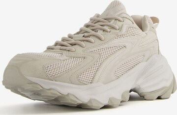 Sneaker bassa di Bershka in beige: frontale