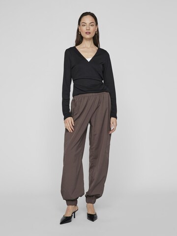 Effilé Pantalon cargo VILA en marron