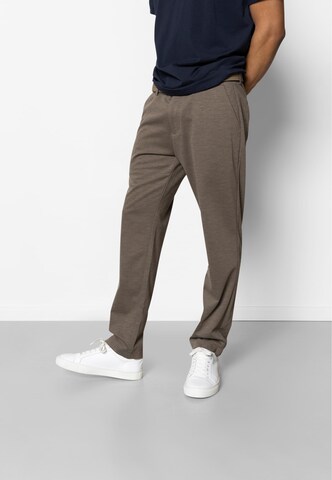 Clean Cut Copenhagen Tapered Chino 'Brendon' in Groen: voorkant