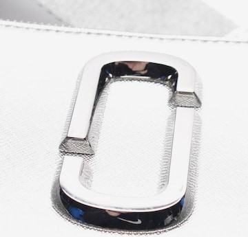 Marc Jacobs Schultertasche / Umhängetasche One Size in Silber