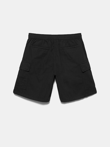Pull&Bear Loosefit Gargohousut värissä musta