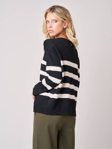 Deeluxe Sweater in Black