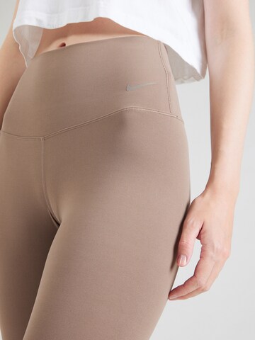 ruda NIKE Siauras Sportinės kelnės 'ZENVY'