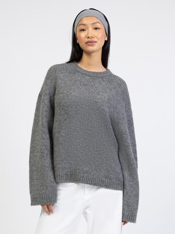 BROKE + SCHÖN Sweater in Grey