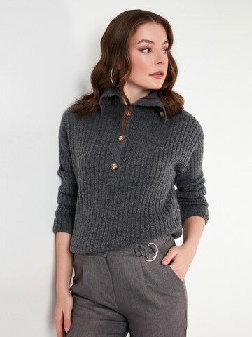 Pull-over LELA en gris : devant