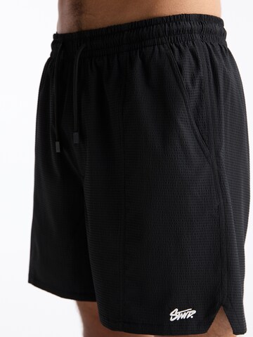 Pull&Bear Board Shorts in Black