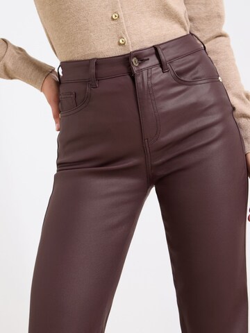 self. - regular Vaquero en rojo