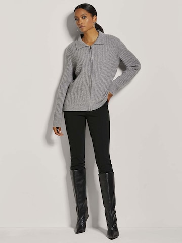 MADELEINE Strickjacke in Grau