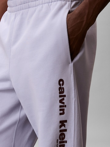 Calvin Klein Tapered Hose in Lila
