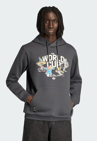 ADIDAS ORIGINALS Sweatshirt 'FIFA Weltmeisterschaft 26' in Grau: Vorderseite