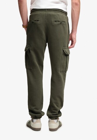 Superdry & Co Tapered Cargobroek in Groen