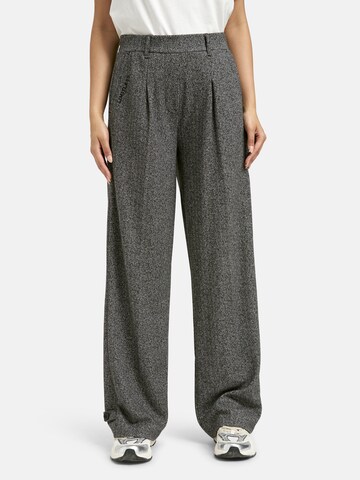 Smith&Soul Regular Pleat-Front Pants in Grey: front