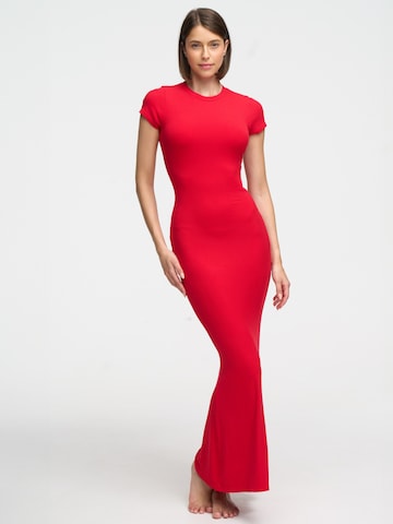cfab (formerly creamy fabrics) - Vestido 'Ribbed T-Shirt Maxikleid' en rojo: frente