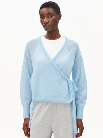 ARMEDANGELS Gebreid vest in Blauw: voorkant