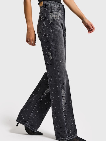 IT'S BASIC Regular Jeans 'RHINESTONE STRAIGHT MID RISE JEANS' in Zwart