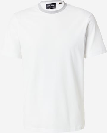 T-Shirt Lyle & Scott en blanc : devant