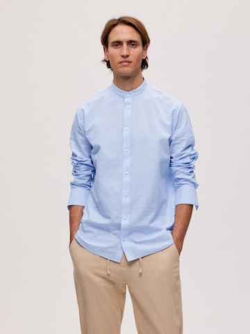 Coupe regular Chemise SELECTED HOMME en bleu : devant