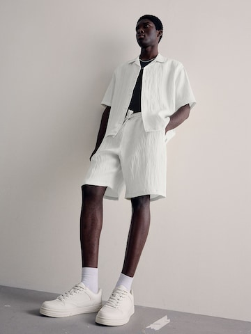 Bershka Normální Kalhoty – bílá