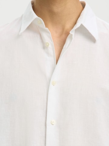 Coupe regular Chemise 'SLHCLAY' SELECTED en blanc