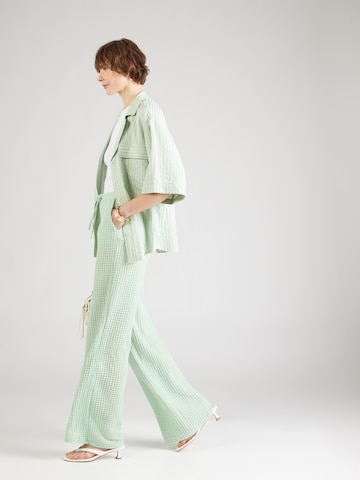 VILA Regular Pants 'VIBOTTA' in Green