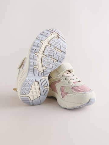 Baskets Next en blanc
