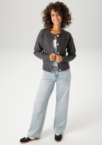 Aniston CASUAL Strickjacke in Grau: Vorderseite