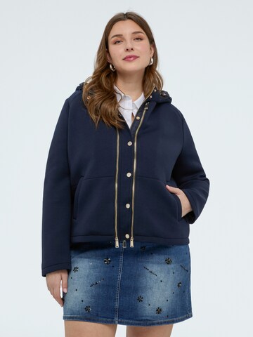 Cappotto invernale di Fiorella Rubino in blu: frontale