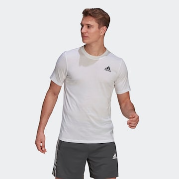 Tricou funcțional 'Aeroready Designed To Move' de la ADIDAS SPORTSWEAR pe alb: față