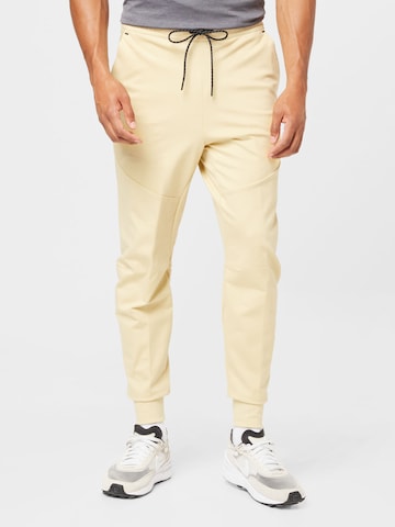 Tapered Pantaloni de la Nike Sportswear pe galben: față