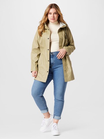 Veste fonctionnelle 'ELLEN' ONLY Carmakoma en vert