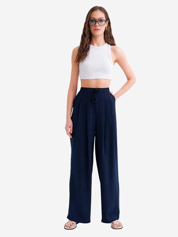 Wide leg Pantaloni con pieghe di MixRay in blu