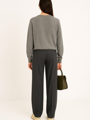 WEARABLE STORIES Pullover 'Ginny' in Grau