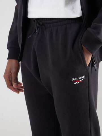 Tapered Pantaloni sport 'Identity' de la Reebok pe negru