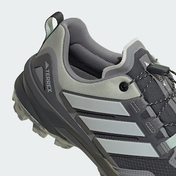 Chaussure basse 'Skychaser' ADIDAS TERREX en gris