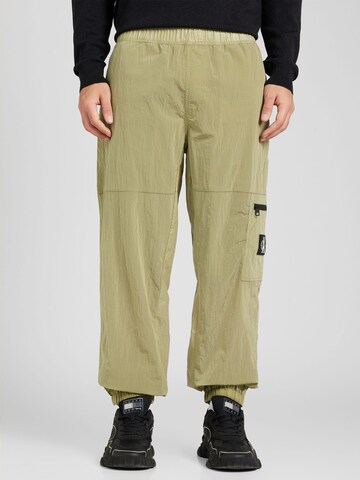 Calvin Klein Jeans Tapered Hose in Grün: Vorderseite