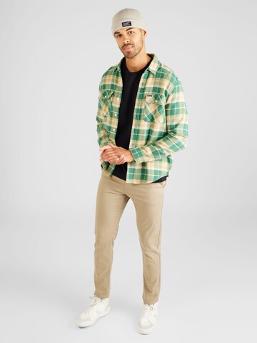 Brixton جينز مضبوط قميص 'BOWERY' بلون أخضر