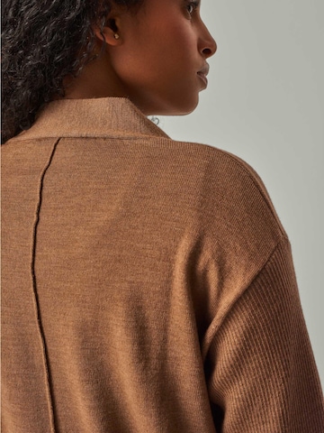 YOU LOOK PERFECT Gebreid vest 'BLOSSOM' in Bruin